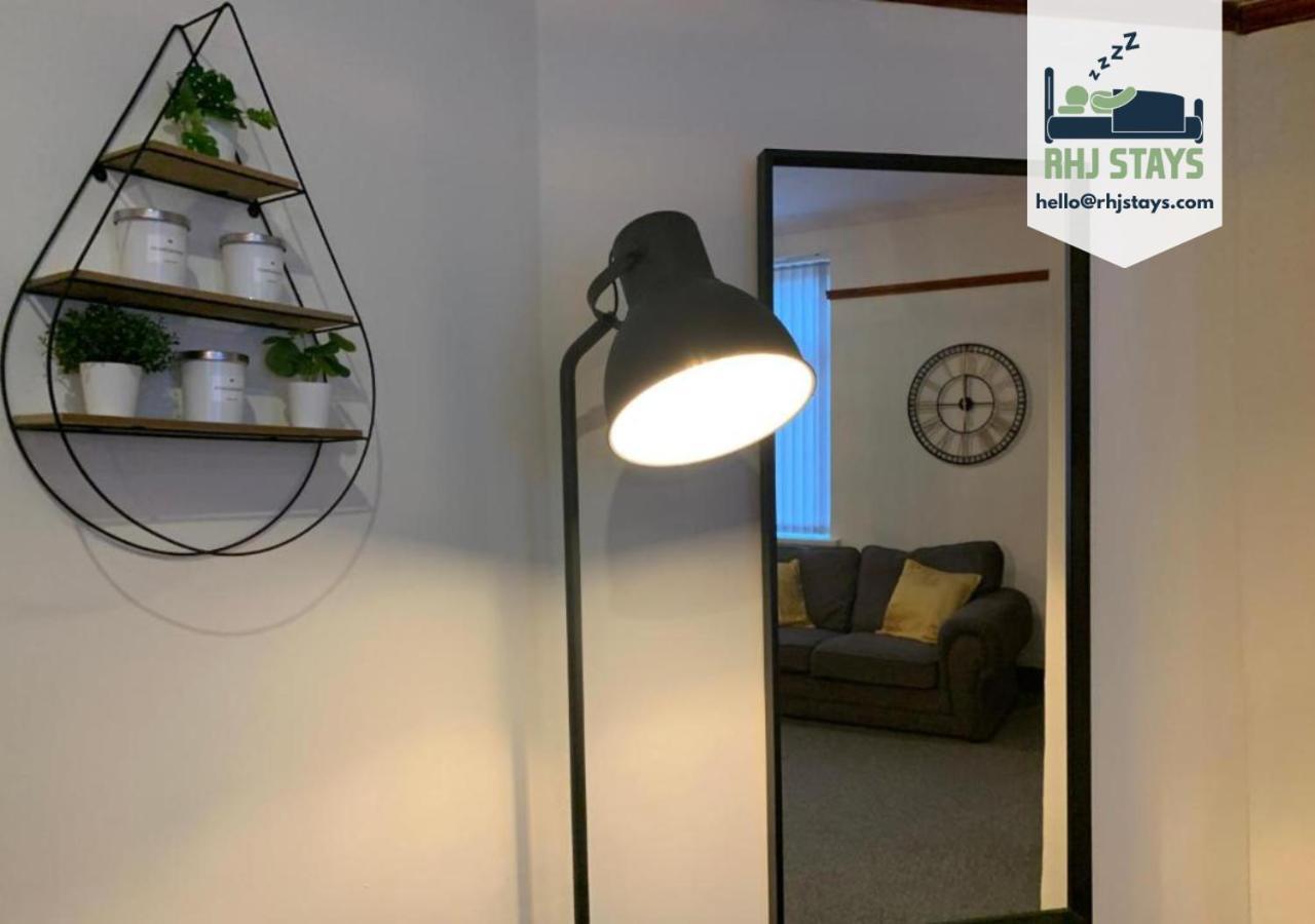 Rodsley - 2 Bedroom 1St Floor Flat Free Parking Wifi And Netflix Гейтсхед Экстерьер фото